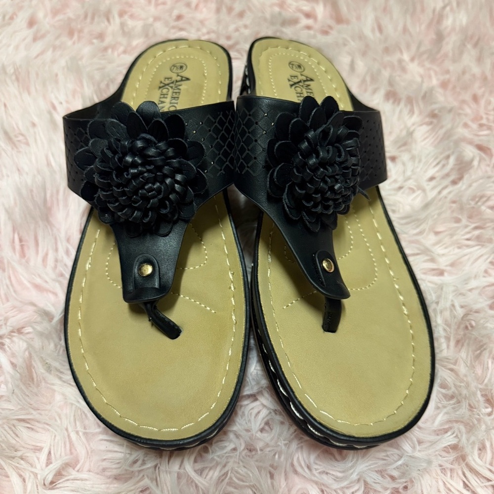 NWOT Floral Women's Sandals 7.5  Wide